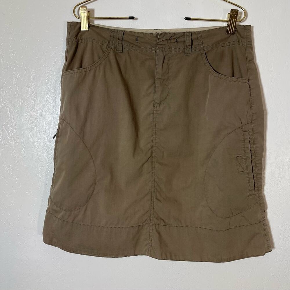 Eddie Bauer, Brown Mini Skirt. Size 6. In good used condition!
